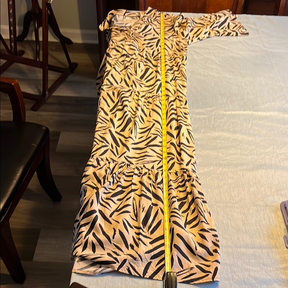 Junna Elegant And Pleasant Black and Cream Patterned Maxi Dress - Picture 7 of 7